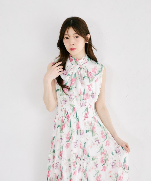 tocco closet(トッコ クローゼット)の「2WAYボウタイリボン付きラメシフォンフラワープリントプリーツティアードワンピース(ワンピース・レディース・ピンク/イエロー・M)」の16枚目の写真