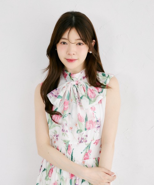 tocco closet(トッコ クローゼット)の「2WAYボウタイリボン付きラメシフォンフラワープリントプリーツティアードワンピース(ワンピース・レディース・ピンク/イエロー・M)」の17枚目の写真