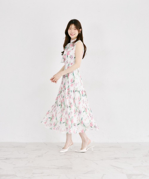 tocco closet(トッコ クローゼット)の「2WAYボウタイリボン付きラメシフォンフラワープリントプリーツティアードワンピース(ワンピース・レディース・ピンク/イエロー・M)」の13枚目の写真