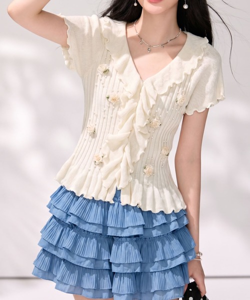 LUCPY(ラクピー)の「フラワーモチーフフリルニットトップス(その他トップス・レディース・ホワイト・X-LARGE/LARGE/MEDIUM/SMALL)」の2枚目の写真