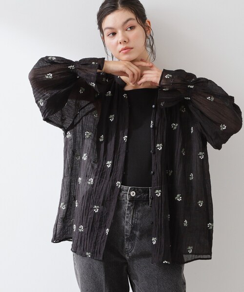 THE SHOP TK (ザ ショップ ティーケー )の「華やぎを添える 花柄刺繍ブラウス(シャツ/ブラウス・レディース・ブラック系/アイボリー系/ライトグリーン系・99)」の19枚目の写真