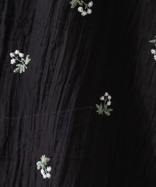 THE SHOP TK (ザ ショップ ティーケー )の「華やぎを添える 花柄刺繍ブラウス(シャツ/ブラウス・レディース・ブラック系/アイボリー系/ライトグリーン系・99)」の16枚目の写真