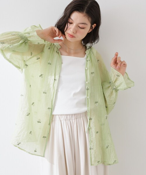 THE SHOP TK (ザ ショップ ティーケー )の「華やぎを添える 花柄刺繍ブラウス(シャツ/ブラウス・レディース・ブラック系/アイボリー系/ライトグリーン系・99)」の15枚目の写真