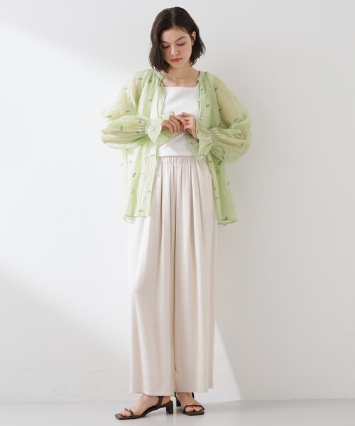 THE SHOP TK (ザ ショップ ティーケー )の「華やぎを添える 花柄刺繍ブラウス(シャツ/ブラウス・レディース・ブラック系/アイボリー系/ライトグリーン系・99)」の13枚目の写真