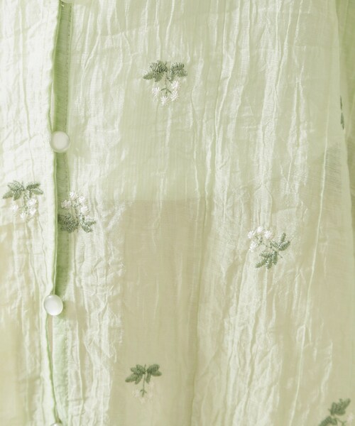 THE SHOP TK (ザ ショップ ティーケー )の「華やぎを添える 花柄刺繍ブラウス(シャツ/ブラウス・レディース・ブラック系/アイボリー系/ライトグリーン系・99)」の12枚目の写真