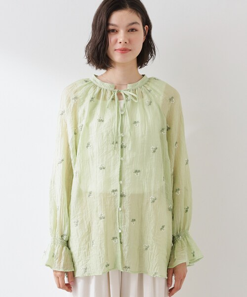 THE SHOP TK (ザ ショップ ティーケー )の「華やぎを添える 花柄刺繍ブラウス(シャツ/ブラウス・レディース・ブラック系/アイボリー系/ライトグリーン系・99)」の11枚目の写真