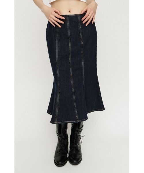 SLY(スライ)の「TULIP SHAPE DENIM M/SK チューリップシェイプデニムミディスカート 秋服 冬服(スカート・レディース・ネイビー・1/2)」の1枚目の写真