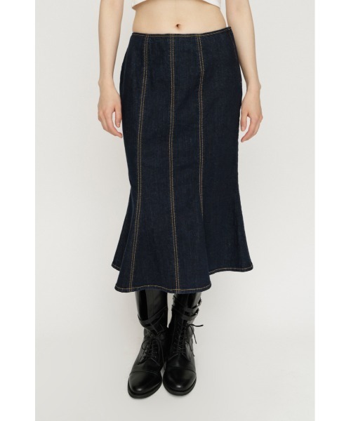 SLY(スライ)の「TULIP SHAPE DENIM M/SK チューリップシェイプデニムミディスカート 秋服 冬服(スカート・レディース・ネイビー・1/2)」の4枚目の写真