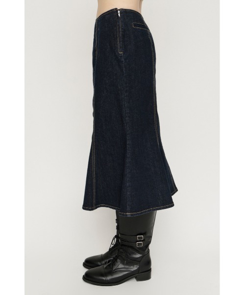 SLY(スライ)の「TULIP SHAPE DENIM M/SK チューリップシェイプデニムミディスカート 秋服 冬服(スカート・レディース・ネイビー・1/2)」の6枚目の写真