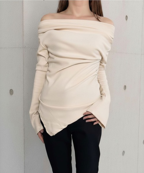 Jasmine Grandiflorum(ジャスミングランディフローラム)の「【Jasmine】ドレープオフショルダートップス(Tシャツ/カットソー・レディース・ベージュ/グレー・FREE)」の1枚目の写真