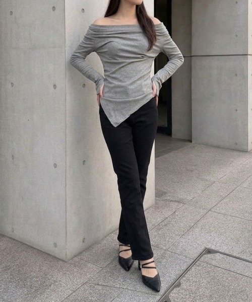 Jasmine Grandiflorum(ジャスミングランディフローラム)の「【Jasmine】ドレープオフショルダートップス(Tシャツ/カットソー・レディース・ベージュ/グレー・FREE)」の3枚目の写真