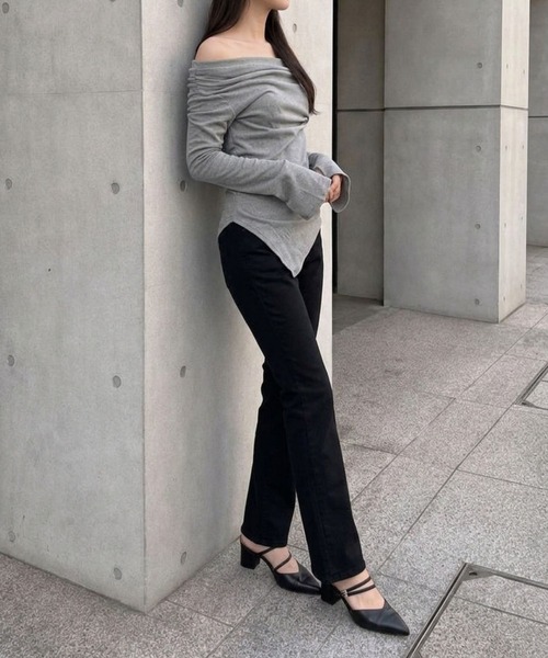 Jasmine Grandiflorum(ジャスミングランディフローラム)の「【Jasmine】ドレープオフショルダートップス(Tシャツ/カットソー・レディース・ベージュ/グレー・FREE)」の4枚目の写真