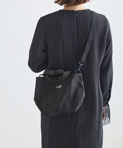 journal standard L'essage(ジャーナルスタンダードレサージュ)の「BAGS IN PROGRESS/バッグス イン プログレス Mini Strap Carry バッグ(ハンドバッグ・レディース・ブラック・FREE)」の2枚目の写真