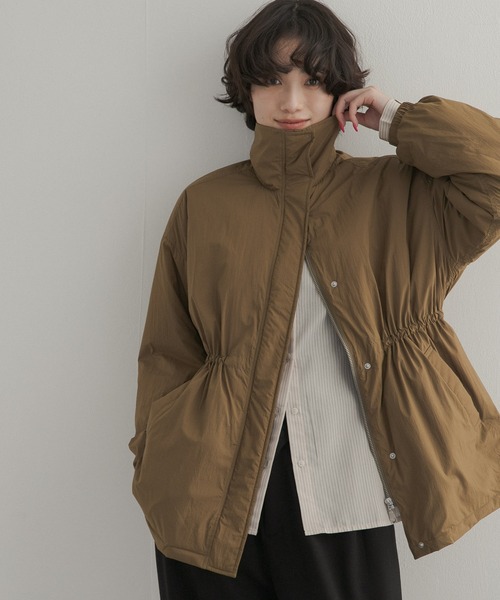 URBAN RESEARCH DOORS(アーバンリサーチドアーズ)の「『WEB限定』撥水中綿ウエストギャザーブルゾン(ブルゾン・レディース・ベージュ系その他/ブラック・FREE)」の17枚目の写真