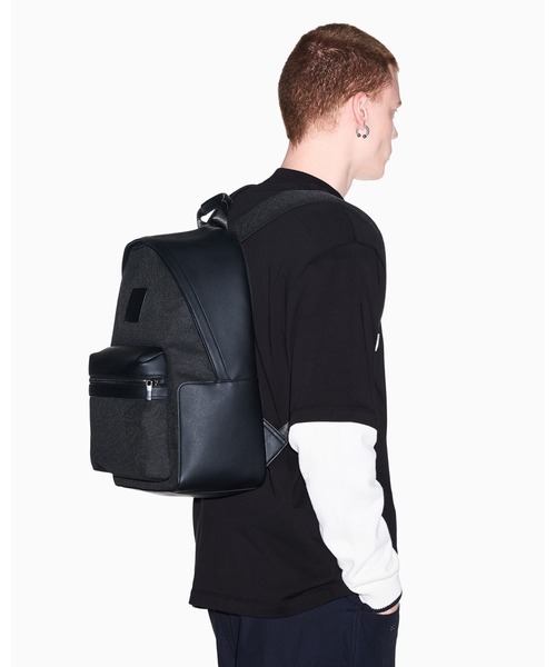 ARMANI EXCHANGE（アルマーニエクスチェンジ）の「【A|X アルマーニ エクスチェンジ】＜オンライン限定＞ロゴパッチ ミックスマテリアル バックパック（バックパック/リュック・メンズ・ブラック・FREE）」の8枚目の写真
