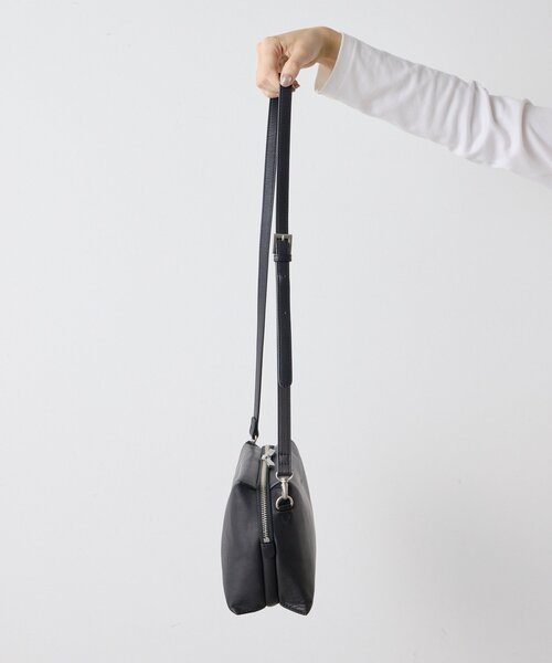 ear PAPILLONNER（イアパピヨネ）の「【kawa-kawa(カワカワ)】NO1583 tsunoワイドポシェットバッグ（ショルダーバッグ・レディース・ブラック・FREE）」の3枚目の写真