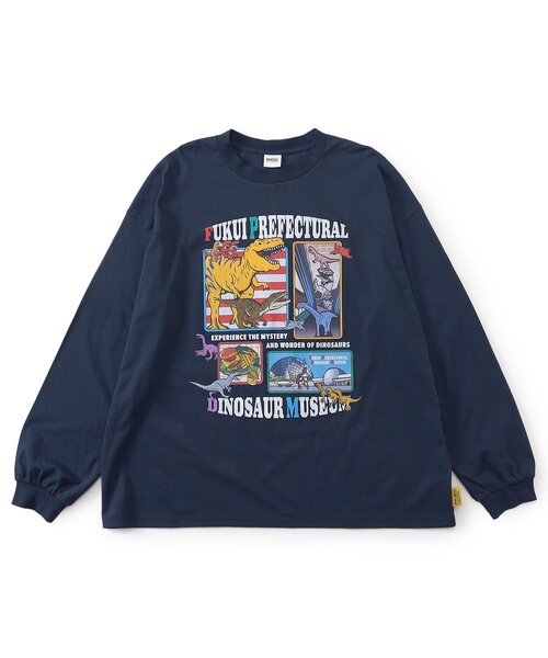 BREEZE(ブリーズ)の「福井県立恐竜博物館コラボ ロゴモチーフロンT(大人)(Tシャツ/カットソー・メンズ・オフホワイト/ネイビー・MEDIUM/LARGE/SMALL)」の4枚目の写真