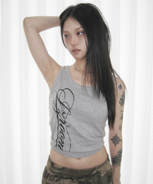 IZROOM(イズルーム)の「クラシックロゴスリーブレス(グレー)(Tシャツ/カットソー・レディース・その他・FREE)」の2枚目の写真