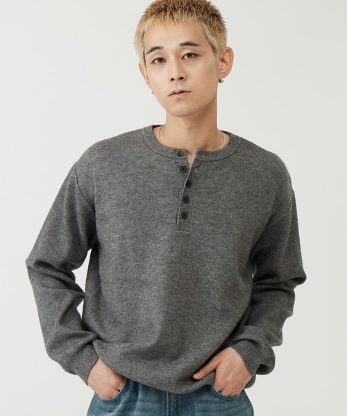 SINSS(シンス)の「Washable henley knit / ウォッシャブルヘンリーニット(ニット/セーター・メンズ・オレンジ/グレー/ブラウン/ブラック/チャコール/コバルトブルー・SMALL/X-SMALL/LARGE/MEDIUM)」の2枚目の写真