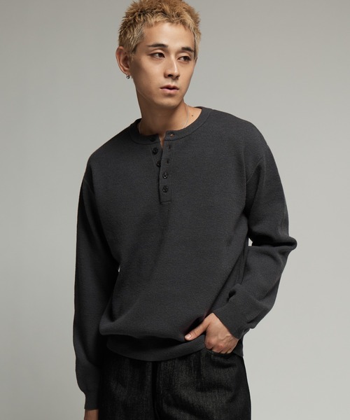 SINSS(シンス)の「Washable henley knit / ウォッシャブルヘンリーニット(ニット/セーター・メンズ・オレンジ/グレー/ブラウン/ブラック/チャコール/コバルトブルー・SMALL/X-SMALL/LARGE/MEDIUM)」の3枚目の写真