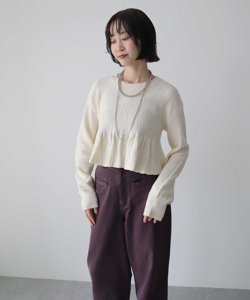 earth music&ecology(アースミュージックアンドエコロジー)の「クロップドペプラムニットプルオーバー(Tシャツ/カットソー・レディース・イエロー/オフホワイト/グレー・FREE)」の7枚目の写真