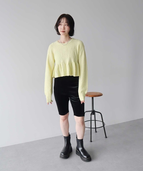 earth music&ecology(アースミュージックアンドエコロジー)の「クロップドペプラムニットプルオーバー(Tシャツ/カットソー・レディース・イエロー/オフホワイト/グレー・FREE)」の5枚目の写真