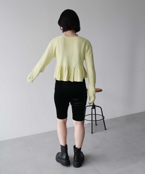 earth music&ecology(アースミュージックアンドエコロジー)の「クロップドペプラムニットプルオーバー(Tシャツ/カットソー・レディース・イエロー/オフホワイト/グレー・FREE)」の6枚目の写真