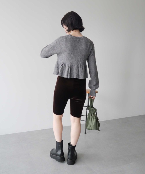 earth music&ecology(アースミュージックアンドエコロジー)の「クロップドペプラムニットプルオーバー(Tシャツ/カットソー・レディース・イエロー/オフホワイト/グレー・FREE)」の16枚目の写真