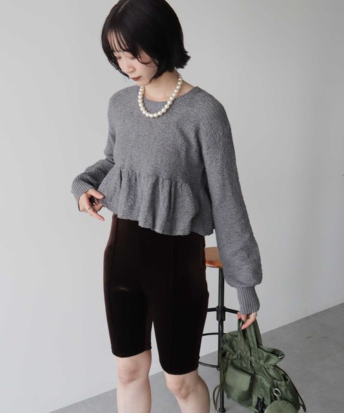 earth music&ecology(アースミュージックアンドエコロジー)の「クロップドペプラムニットプルオーバー(Tシャツ/カットソー・レディース・イエロー/オフホワイト/グレー・FREE)」の13枚目の写真