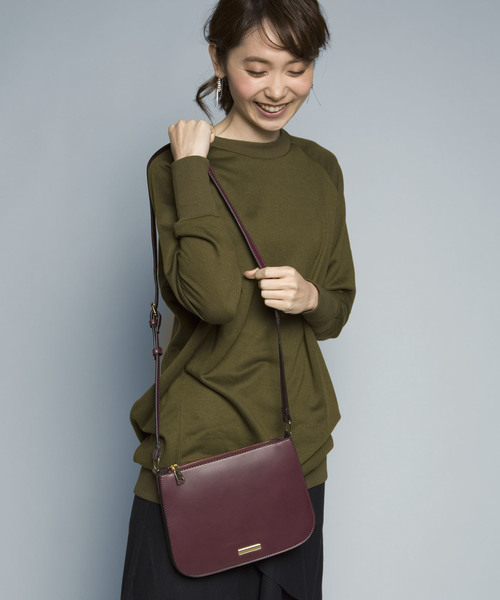 PLAIN CLOTHING（プレーンクロージング）の「フラットショルダーバッグ【PLAIN CLOTHING】（ショルダーバッグ・レディース・グリーン/ボルドー/ブラウン/グレー/ブラック・FREE）」の5枚目の写真