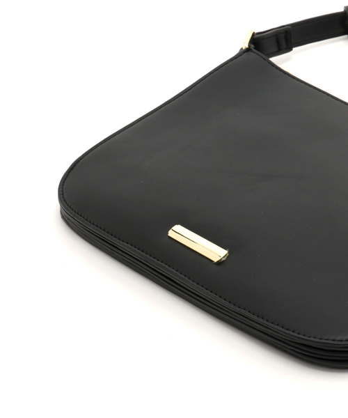 PLAIN CLOTHING（プレーンクロージング）の「フラットショルダーバッグ【PLAIN CLOTHING】（ショルダーバッグ・レディース・グリーン/ボルドー/ブラウン/グレー/ブラック・FREE）」の8枚目の写真