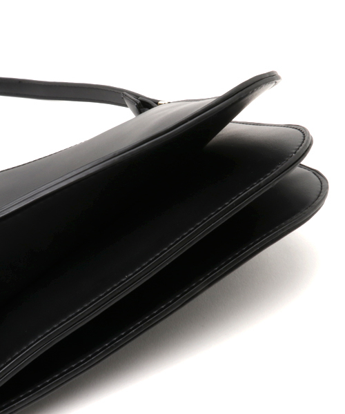 PLAIN CLOTHING（プレーンクロージング）の「フラットショルダーバッグ【PLAIN CLOTHING】（ショルダーバッグ・レディース・グリーン/ボルドー/ブラウン/グレー/ブラック・FREE）」の9枚目の写真