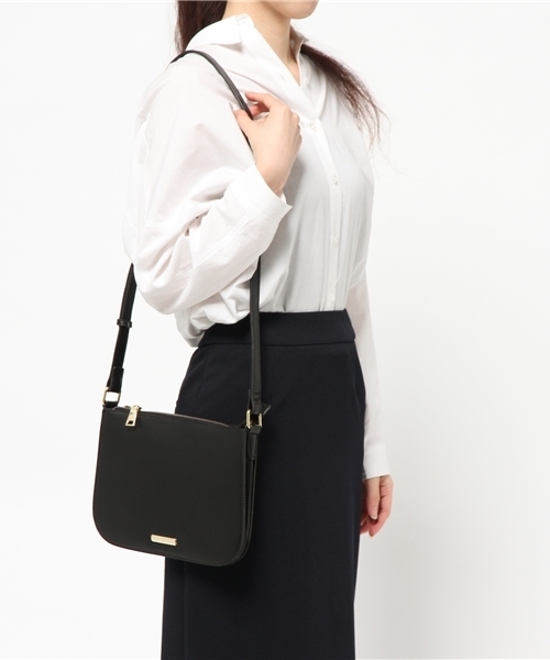 PLAIN CLOTHING（プレーンクロージング）の「フラットショルダーバッグ【PLAIN CLOTHING】（ショルダーバッグ・レディース・グリーン/ボルドー/ブラウン/グレー/ブラック・FREE）」の12枚目の写真