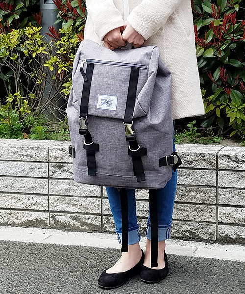 PRODUCTY WARRANTY（プロダクティワランティ）の「【PRODUCTY WARRANTY】ダブルバックル バックパック（バックパック/リュック・メンズ・チャコール/ブラック×ホワイト/グレー/ブラック/ベージュ/ネイビー/グレー系その他/ブラック系その他/ブラック系その他2/オリーブ/ブルー系その他・FREE）」の17枚目の写真