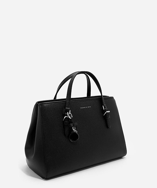 CHARLES & KEITH(チャールズ & キース)の「ボーディテールトートバッグ / BOW DETAIL TOTE BAG(トートバッグ・レディース・レッド/ホワイト/ブラック・L)」の4枚目の写真