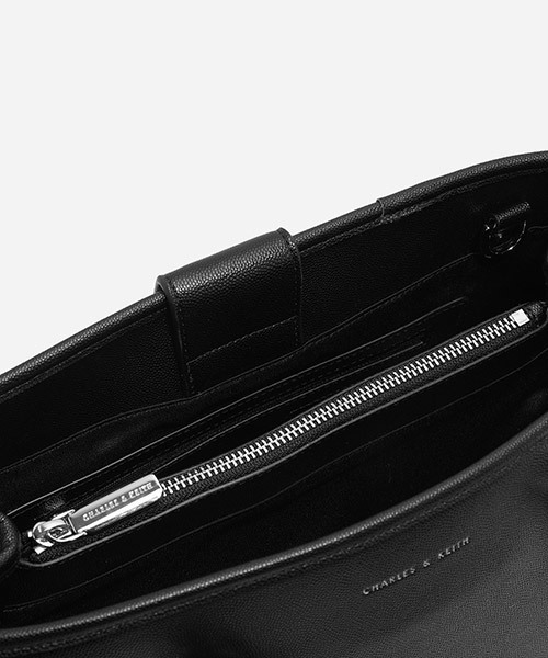 CHARLES & KEITH(チャールズ & キース)の「ボーディテールトートバッグ / BOW DETAIL TOTE BAG(トートバッグ・レディース・レッド/ホワイト/ブラック・L)」の6枚目の写真