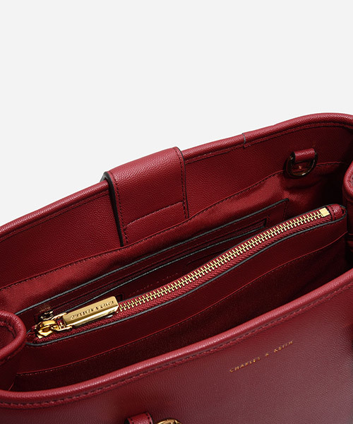 CHARLES & KEITH(チャールズ & キース)の「ボーディテールトートバッグ / BOW DETAIL TOTE BAG(トートバッグ・レディース・レッド/ホワイト/ブラック・L)」の14枚目の写真