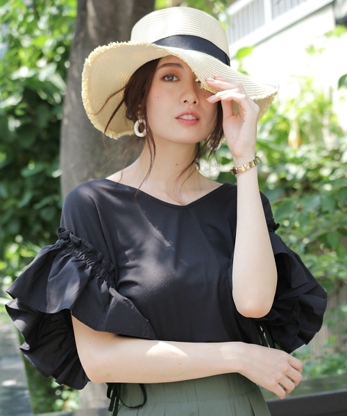 Andemiu(アンデミュウ)の「【BAILA8月号市川紗椰さん着用】【UVケア加工・接触冷感】フハクフリルソデTOPS765171(Tシャツ/カットソー・レディース・レッド/ブラック/オフホワイト/グレー/マスタード・FREE)」の3枚目の写真