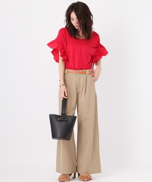 Andemiu(アンデミュウ)の「【BAILA8月号市川紗椰さん着用】【UVケア加工・接触冷感】フハクフリルソデTOPS765171(Tシャツ/カットソー・レディース・レッド/ブラック/オフホワイト/グレー/マスタード・FREE)」の10枚目の写真