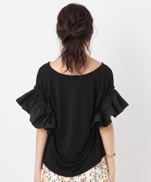 Andemiu(アンデミュウ)の「【BAILA8月号市川紗椰さん着用】【UVケア加工・接触冷感】フハクフリルソデTOPS765171(Tシャツ/カットソー・レディース・レッド/ブラック/オフホワイト/グレー/マスタード・FREE)」の16枚目の写真