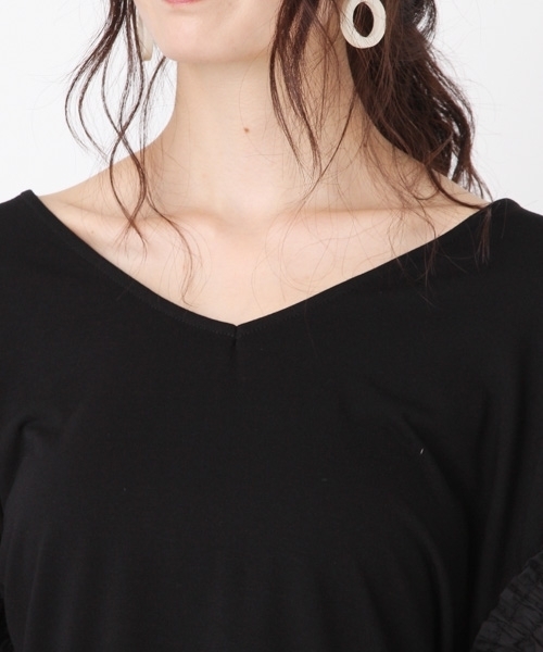 Andemiu(アンデミュウ)の「【BAILA8月号市川紗椰さん着用】【UVケア加工・接触冷感】フハクフリルソデTOPS765171(Tシャツ/カットソー・レディース・レッド/ブラック/オフホワイト/グレー/マスタード・FREE)」の17枚目の写真