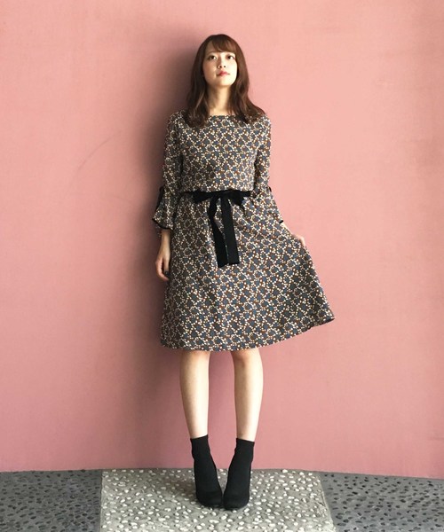 PICCIN（ピッチン）の「レトロフラワープリントワンピース（ワンピース・レディース・ブラック/ブラウン/ブルー/ブラウン系その他・MEDIUM/LARGE）」の3枚目の写真