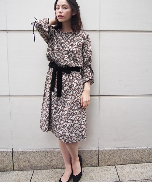 PICCIN（ピッチン）の「レトロフラワープリントワンピース（ワンピース・レディース・ブラック/ブラウン/ブルー/ブラウン系その他・MEDIUM/LARGE）」の11枚目の写真