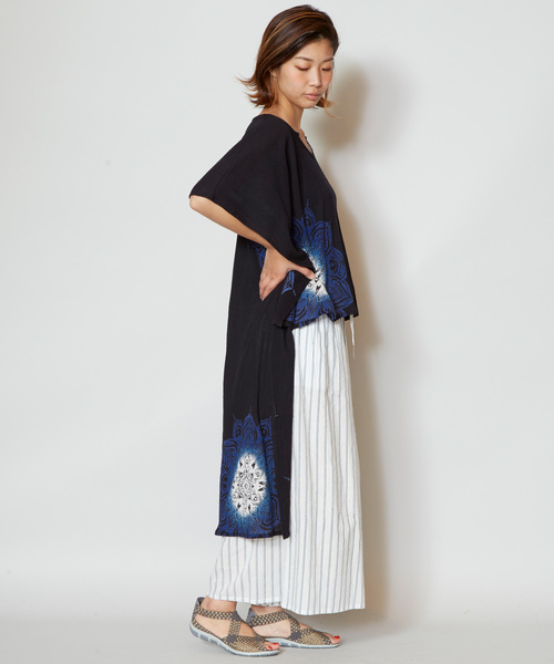 チャイハネ（チャイハネ）の「【チャイハネ】yul 曼荼羅模様ハイローヘムビッグシルエットワンピース（ワンピース・レディース・ホワイト/ネイビー/オレンジ/ミント/イエロー/ブラック×ブルー/パープル/カーキ・FREE）」の13枚目の写真