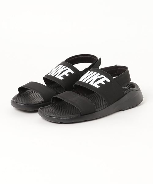 NIKE(ナイキ)の「NIKEウィメンズタンジュンサンダル(サンダル・レディース・ブラック/グレー/レッド・MEDIUM/LARGE)」の2枚目の写真