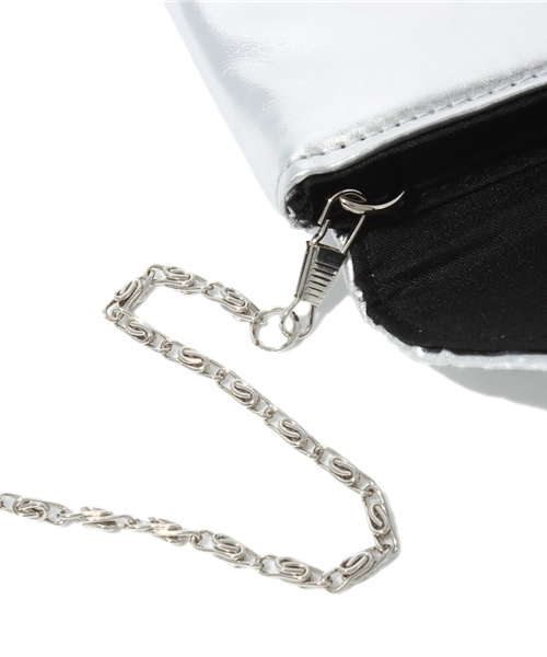 AZUL by moussy(アズールバイマウジー)の「2WAYメタリッククラッチバッグ(クラッチバッグ・レディース・シルバー/ブラック・FREE)」の5枚目の写真