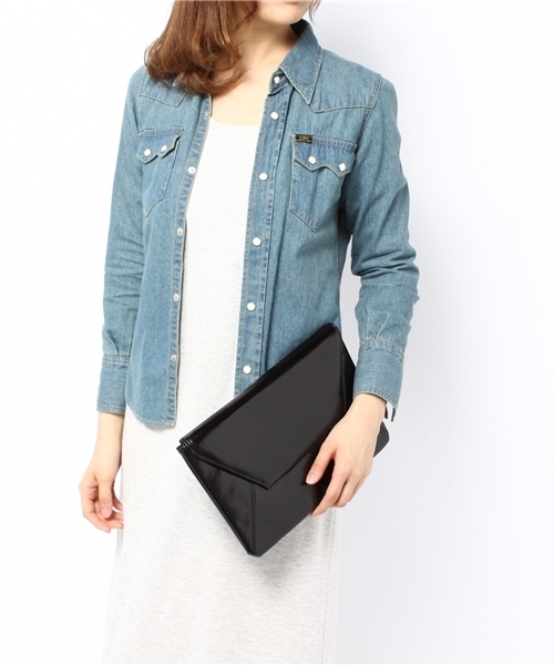 AZUL by moussy(アズールバイマウジー)の「2WAYメタリッククラッチバッグ(クラッチバッグ・レディース・シルバー/ブラック・FREE)」の8枚目の写真