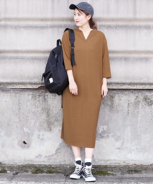 reca(レカ)の「七分袖 スリット入りリブロングワンピース(ワンピース)」|キャメル