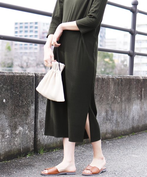 reca(レカ)の「七分袖 スリット入りリブロングワンピース(ワンピース・レディース・ブラック/ベージュ/カーキ/ダークグレー/ボルドー/キャメル・FREE)」の5枚目の写真