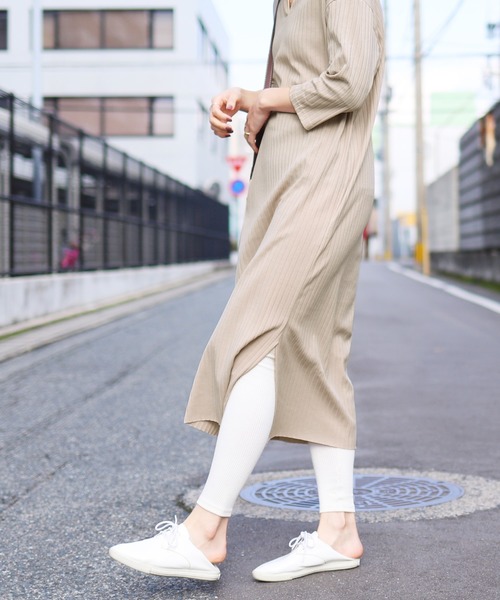 ラスト　ロングワンピース ベージュ 重ね着 スリット ゆったりめ コーデ Ⅱ ラスト ロングワンピース ベージュ 重ね着 スリット ゆったりめ コーデ Ⅱ